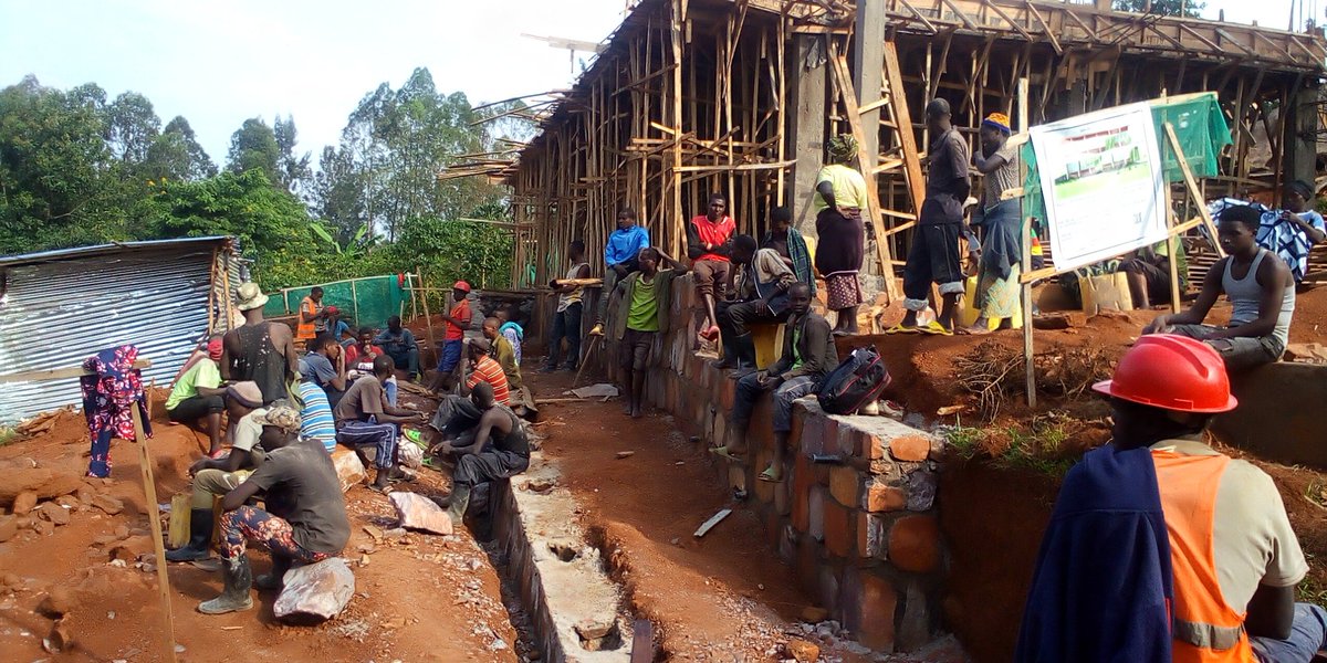 AglPdo's tweet image. During the concreting of the Don Bosco Muhazi school building, more than 50 people in the local community found jobs. This project is funded by #ACTEC, a Belgian NGO that seeks to promote quality education among underserved communities