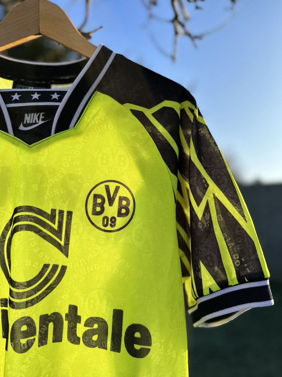 cbell2191's tweet photo. Borussia Dortmund Home Shirt 1994/5

Purchased this from @SprtngNostalgia before Christmas, just needed the right day to photograph it.

The detail in this shirt is incredible and is one of the amazing nike templates that Dortmund used in the 90s. 
#Dortmund #BorussiaDortmund https://t.co/hccA2whG9e