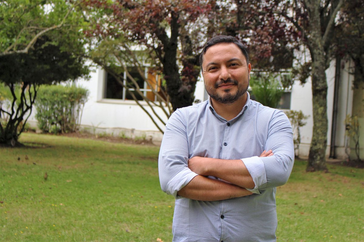 dsalt_anillo's tweet photo. #Noticias Experto ecuatoriano visitó la UBB para colaborar con colegas matemáticos 

Sergio González fue invitado en el marco del Proyecto Anillo dsalt que dirige Ricardo Oyarzúa, académico de la Facultad de Ciencias

+info: https://t.co/OCqQKZL8ru https://t.co/E6v194qaJS