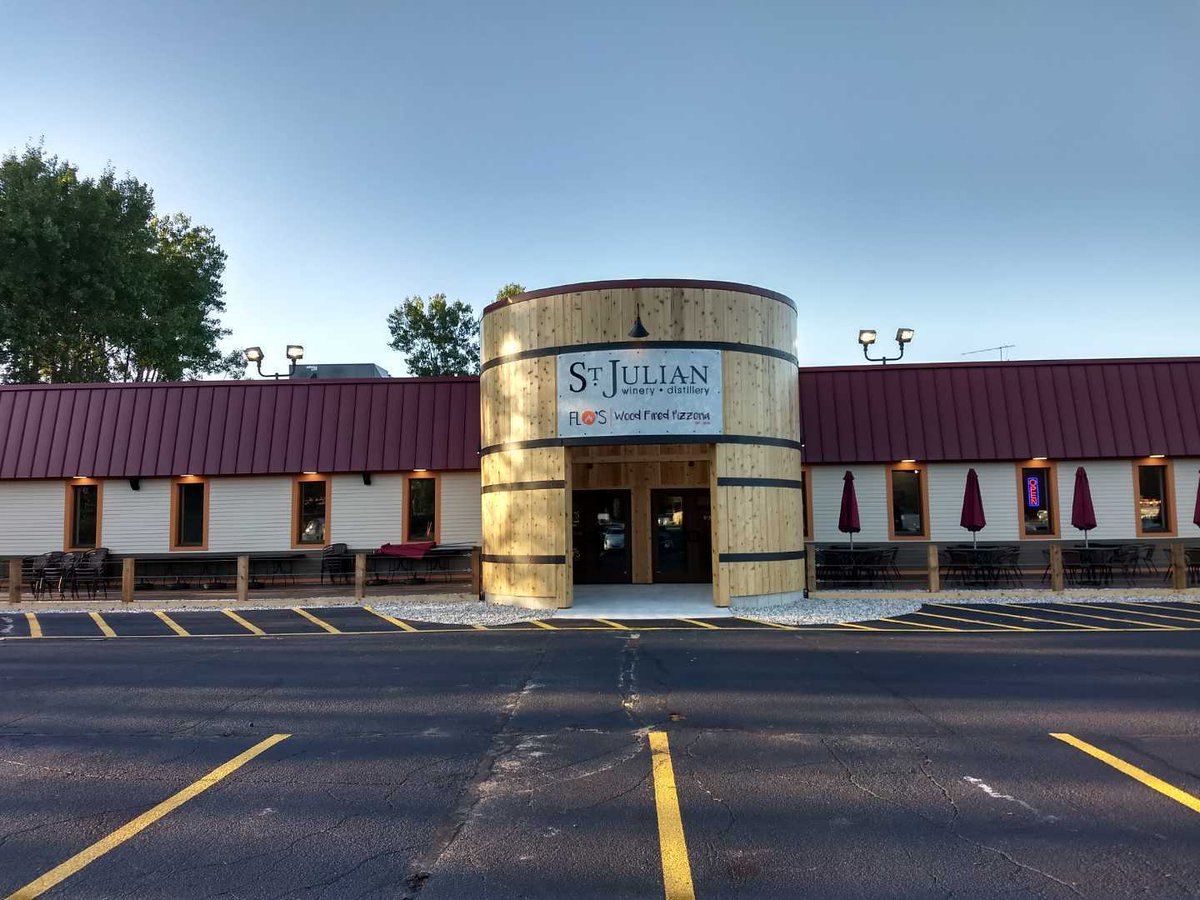 metrosignsal's tweet photo. Dreaming of sunny skies in West Michigan during this snow-filled week! Throwback to when our Grand Rapids team fabricated and installed signage for St. Julian's Winery in Rockford, MI. 

#MetroSigns #StJulianWinery #signpackage #tbt #rockford #install #fabrication https://t.co/u90FM3ioXw