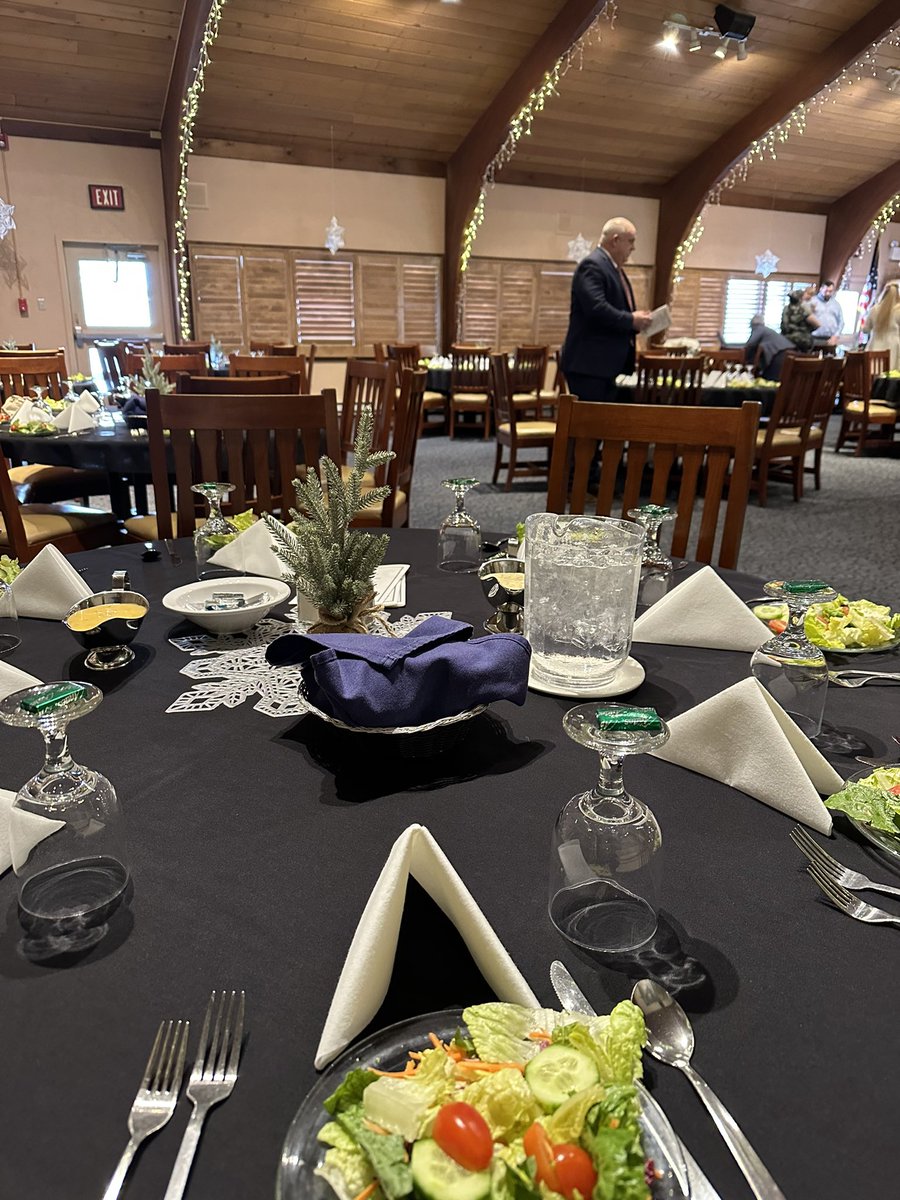 Annual chambers meeting!! Getting leads, making relationships!!! <a href="/The_Real_KevPie/">Kevin Pierre</a> <a href="/firecoach06/">David Hogue</a> <a href="/DaveIacovino/">Dave Iacovino</a> <a href="/themagentajim/">Jim Evans</a>