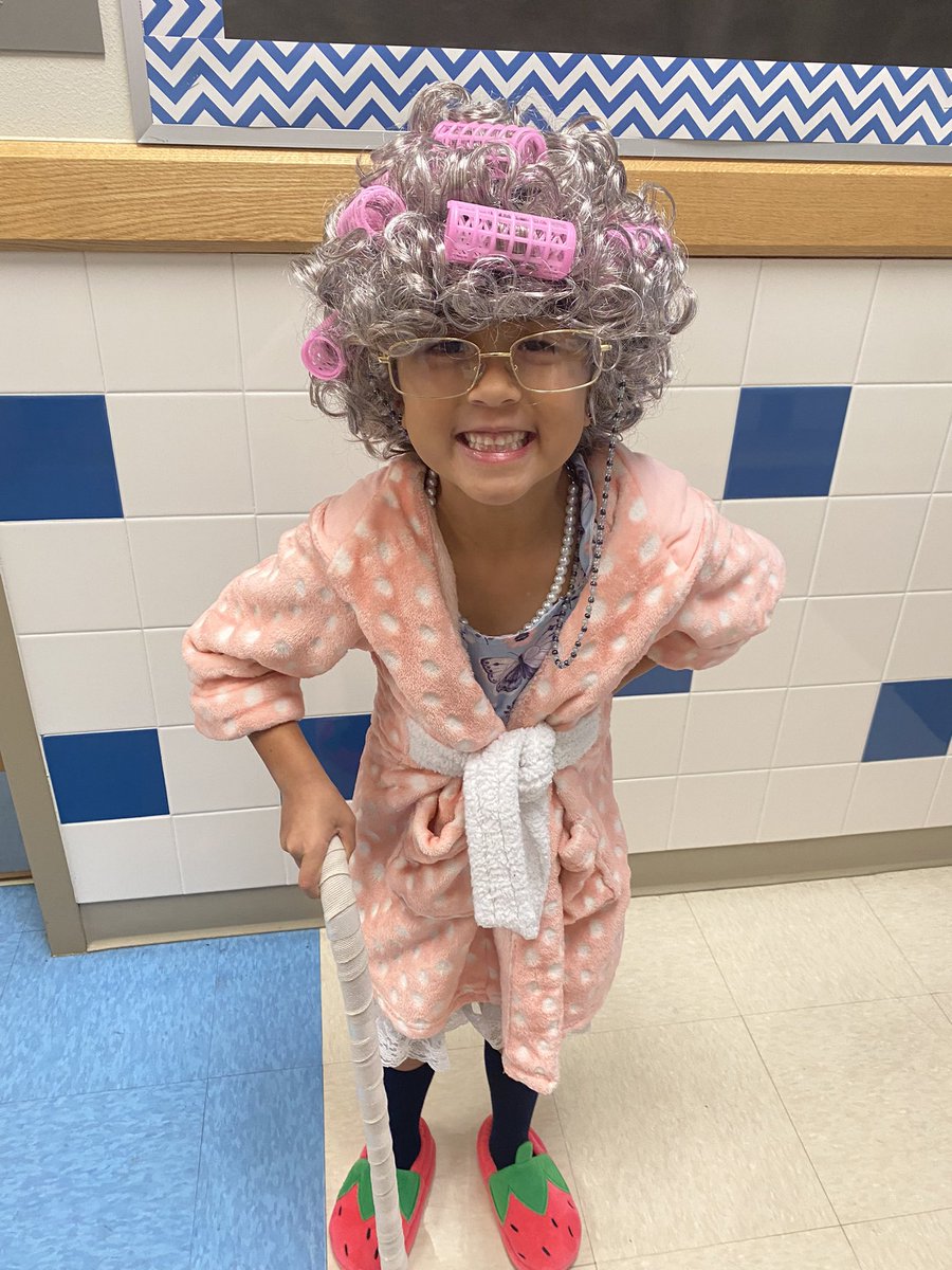 WeinkeLara's tweet image. 100 days of learning! @HospElementary #kindervibes