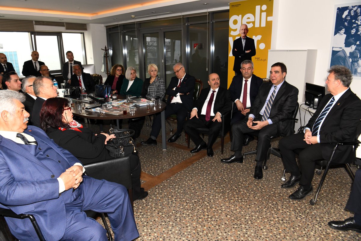 Bornova Belediye Başkanımız Mustafa İduğ, Meclis üyeleri ve değerli çalışma arkadaşlarının ziyaretinden memnuniyet duydum. Hayata geçirdikleri projeleri ve hizmetleri heyecanla dinledim. Kendilerine ve Sayın İduğ’un şahsında tüm emeği geçenlere çok teşekkür ederim. <a href="/bornovabld/">Bornova Belediyesi</a>