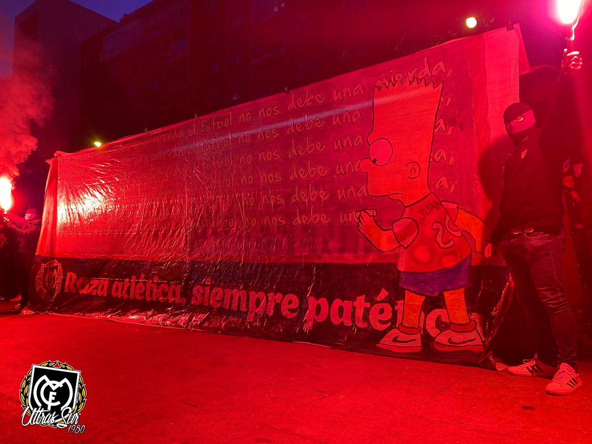 FondoSur_1980's tweet image. ¡Raza atlética, siempre patética!
#IndiosNO #EternosSegundones
#UltrasSur #Derby #SiempreFieles