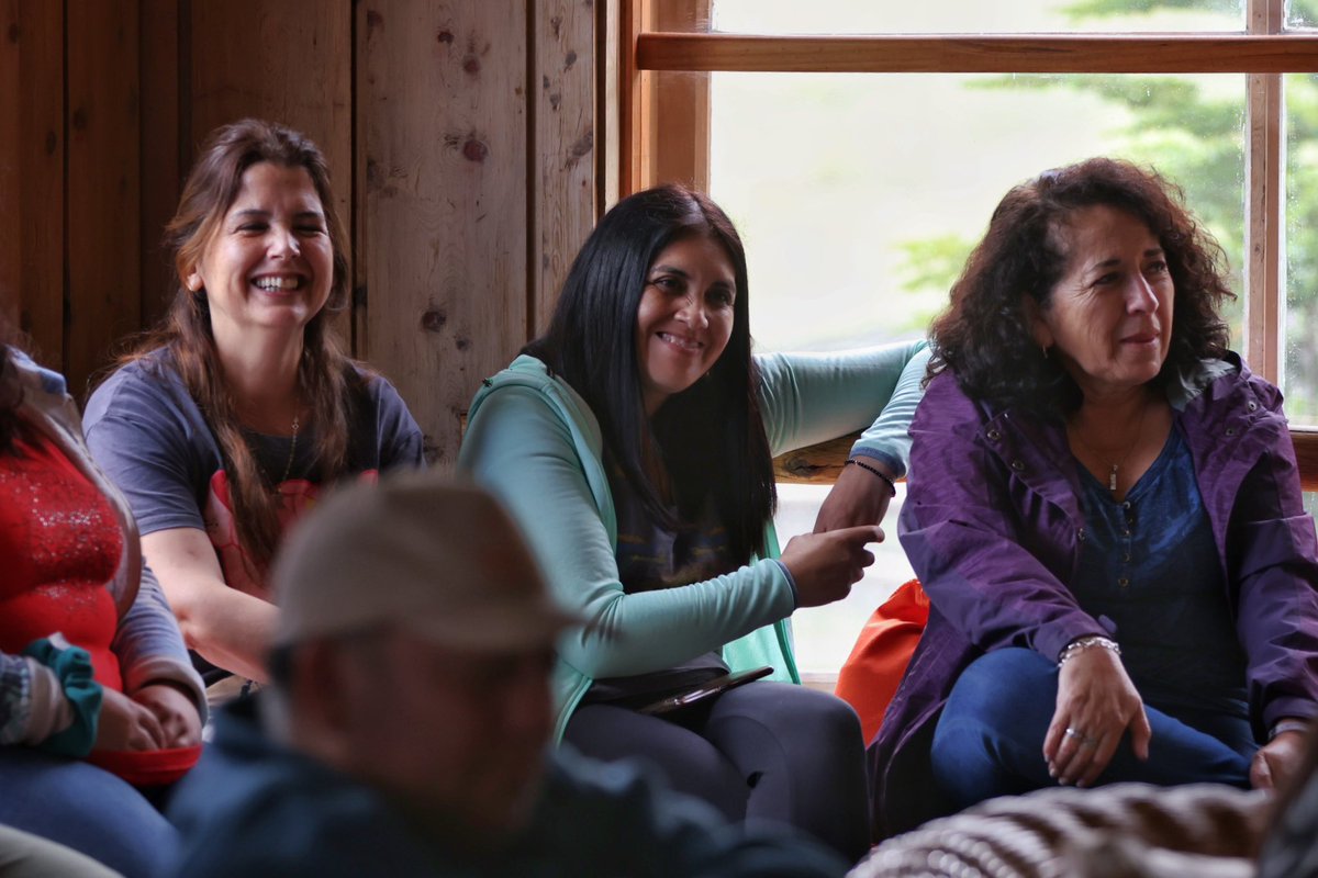 SeremiCienciaS's tweet photo. Está mañana en Puyehue, la Seremi @gaia_stegui participó en la jornada de cierre del Campamento #ExploraVA organizado por @PARLosLagos y dirigido a docentes de la región.
En la oportunidad ofreció la charla “La brecha de género como base para un cambio cultural”. https://t.co/bUpzPlB6iH