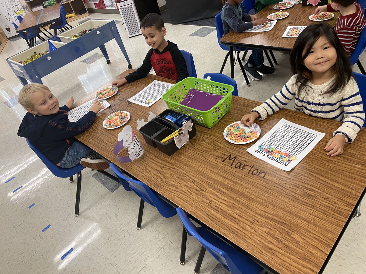 PhilipPreK's tweet photo. @BBOwenES Pre-K loved celebrating the 100th day of school today! We worked on our fine motor skills and counting to make some yummy necklaces! #BBOPride #OneLISD https://t.co/Qae68AL74k
