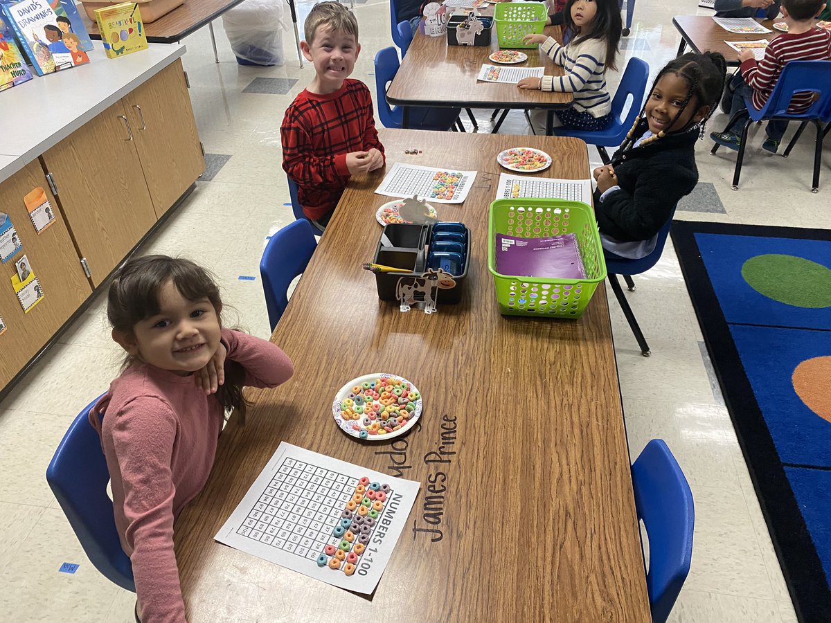 PhilipPreK's tweet photo. @BBOwenES Pre-K loved celebrating the 100th day of school today! We worked on our fine motor skills and counting to make some yummy necklaces! #BBOPride #OneLISD https://t.co/Qae68AL74k