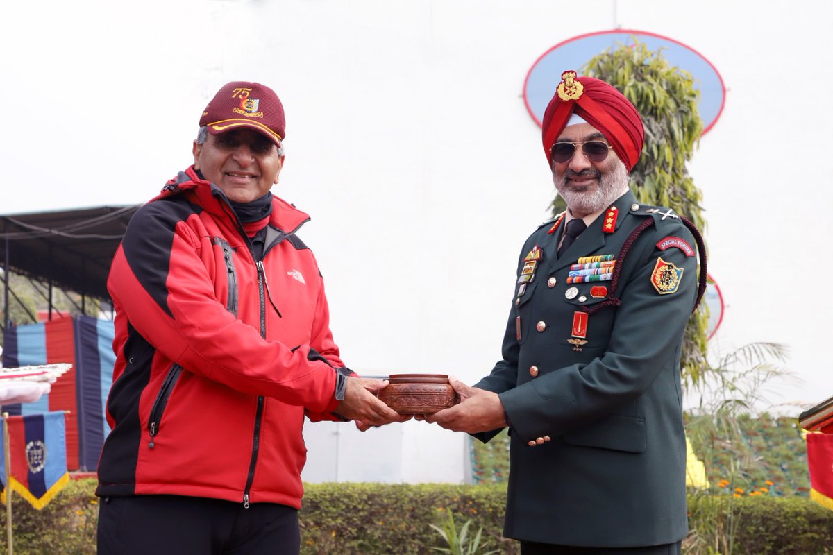 101Roshni's tweet photo. Finally!  Last day of our rally, Flagged in by Lt. Gen Gurbirpal Singh at DG NCC,Delhi.#Day12
@DefencePRO_Guj 
@ArvindKapoorTYG 
@GovernorofGuj 
@HQ_DG_NCC 
@jawamotorcycles 
@yezdiforever 
@NCC_Dte_Gujarat 
@CMOGuj 
@ashishkjoshi https://t.co/S6FmAnqI8A