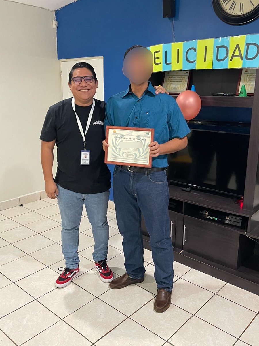 _MTES's tweet image. Today one of our New Dawn residents celebrated THREE MONTHS of sobriety! We are so proud of him for making progress through this first stage of the program! 
#freedomfromaddiction #freedomtogrow