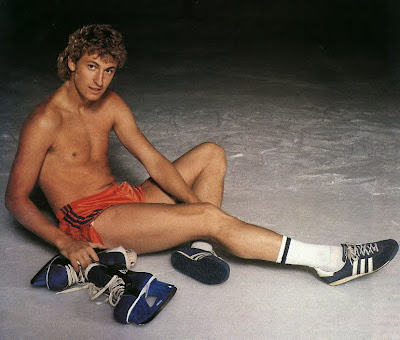 Happy 62nd birthday to The Great One. 

Drop the WILDEST stat or record held by Wayne Gretzky 