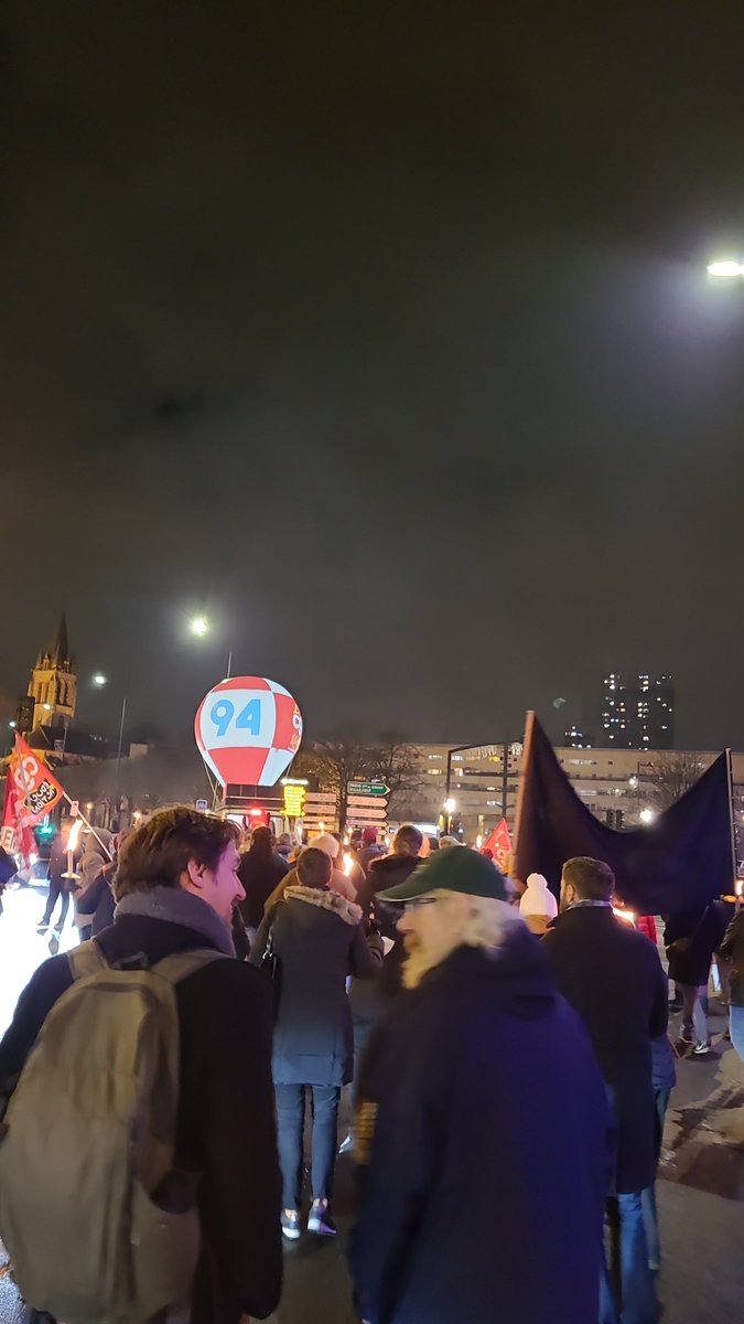 MaevaDurand_'s tweet photo. Belle manifestationn à #Vitry pour defendre nos #retraites. Le #31Janvier soyons des millions dans la rue https://t.co/SJZpuoYkOC