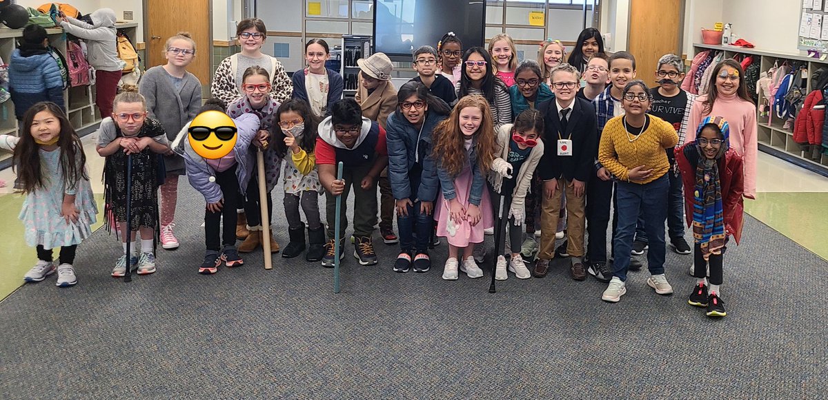 AmandaGoode_80's tweet photo. Happy 100th day of school for the oldest 3rd graders!!
@allenelem 
#ourallenlegacy
#allenthird
#getyourlearnonaes
#FISDmadetoshine https://t.co/OijQk4Jcxj