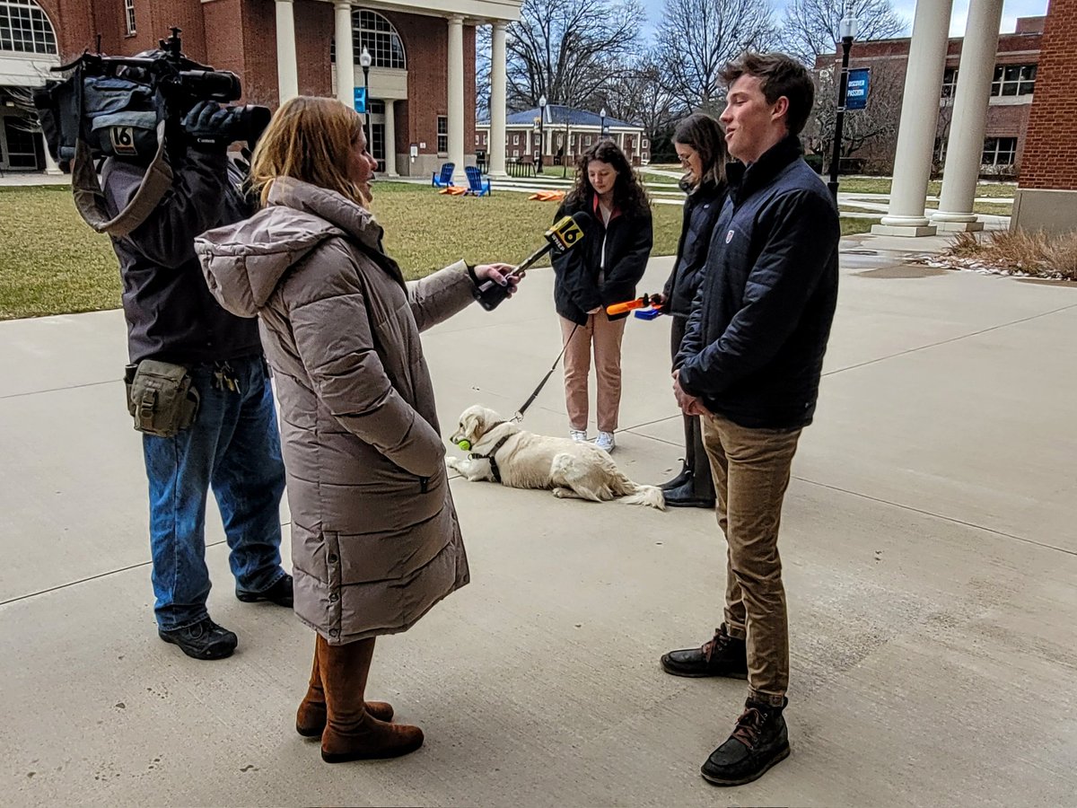 MikeFerlazzo's tweet image. .@WNEP reporter @NikkiKrize interviews @BucknellU @BU_ENGR student Will Carcieri, while Emma O'Shea and Grace Adams attend to Doug, a three-legged Golden Retriever who they are designing a #prosthetic leg for as an #Engineering senior design project. The story airs this evening.