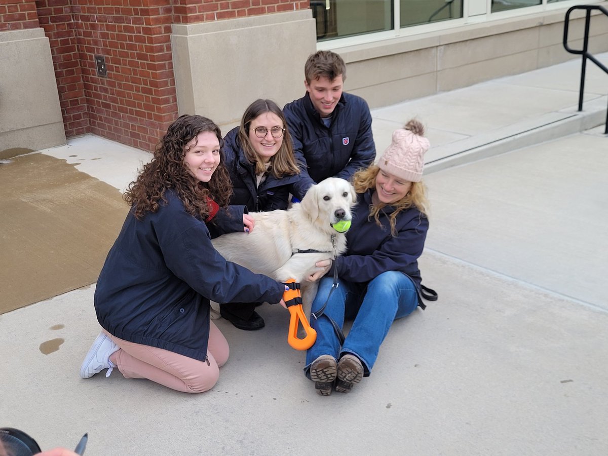 MikeFerlazzo's tweet image. .@WNEP reporter @NikkiKrize interviews @BucknellU @BU_ENGR student Will Carcieri, while Emma O'Shea and Grace Adams attend to Doug, a three-legged Golden Retriever who they are designing a #prosthetic leg for as an #Engineering senior design project. The story airs this evening.