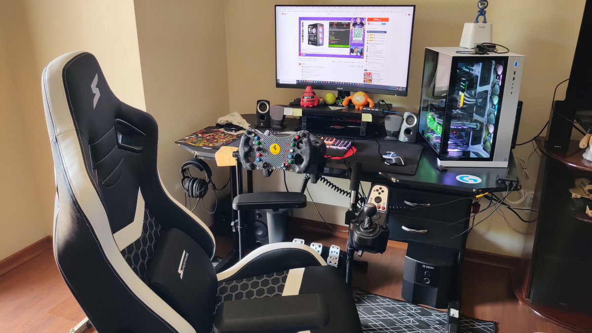hcs16's tweet photo. Chegou a cadeirinha nova pro setup... Demorou, mas tá em casa. Superframe Sauros @grape_tec @Terabyteshop https://t.co/T7tUSfpDJi