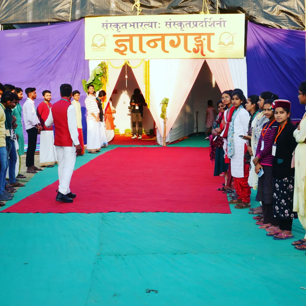 DrMunishMishra's tweet photo. #अखिलभारतीयच्छात्रसम्मेलन में #महर्षि_पाणिनी_संस्कृत_एवं_वैदिक_विश्वविद्यालय द्वारा #ज्ञानगंगा प्रदर्शनी में #भोजवास्तु विषयक प्रदर्शनी लगाई गई है।
#Sanskrit4Youth #Akhila_Bharatiya_Chatra_Sammelana #अखिलभारतीयच्छात्रसम्मेलनम् #ISSFF2023
#sayyestosanskrit #samskrit #devdkul https://t.co/LuyCQ1caoy