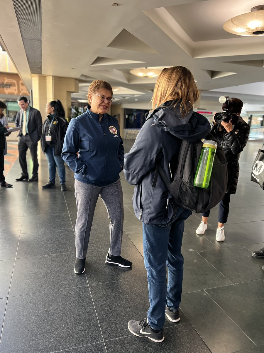 .<a href="/MayorOfLA/">Mayor Karen Bass</a> joined the <a href="/metrolosangeles/">Metro Los Angeles</a> Homeless Count this morning! She connected with our Metro Outreach team to better understand their work connecting unhoused people who are riding transit to services and housing. 🚊🔀🏘️
