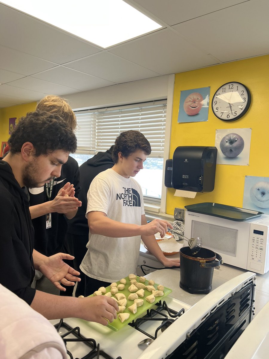 Cooking w/ Pope tweet media