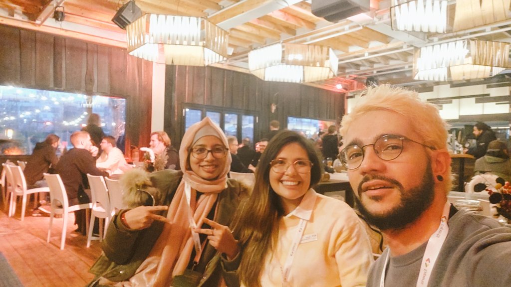 Made two new friends, very awesome GDEs from web technologies ✨️ <a href="/glrodasz/">Guillermo Rodas 🦄</a> <a href="/ManuCastrillonM/">Manu Castrillón</a> 
It's lovely meeting you tonight 😊 Be connected!