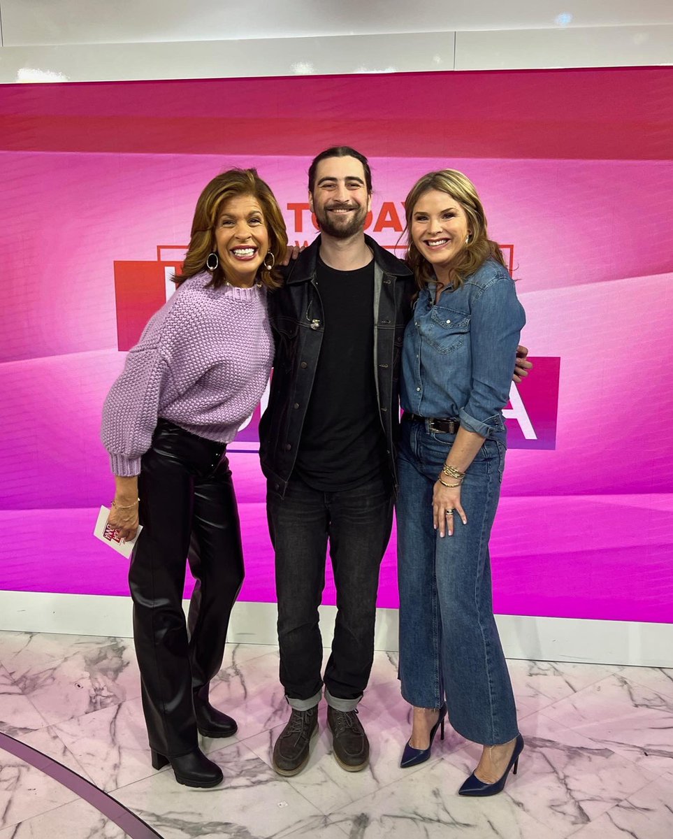 NoahKahan's tweet photo. Thanks for having us @TODAYshow Tomorrow, stick season is in full swing. So glad to be back on the road https://t.co/p2qDh0Oleb