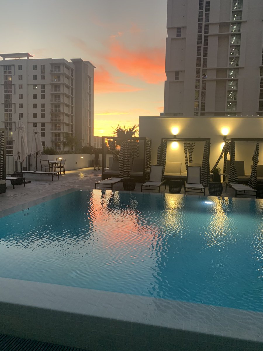 Made the most out of the last few days in Miami, and thanks to a delayed flight got extra time to soak up some rays before coming home 
#worktrip #birthdayabroad #feellucky