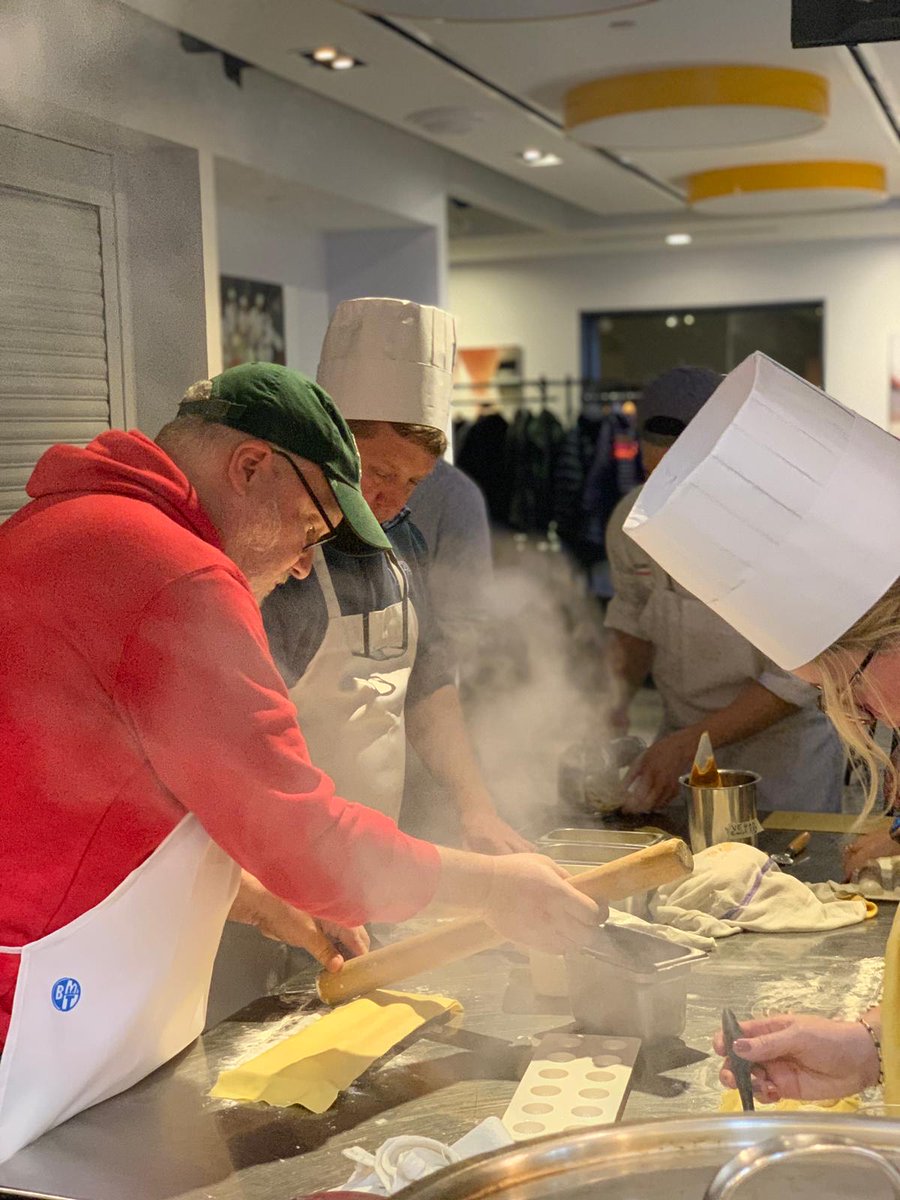 Our awesome #KingsleyHeadOfSchool, Mr. Farley, cooking up some creativity @KlingensteinCtr ❤️ #IndySchools #SchoolLeadership #KingsleyMindHandsHeart