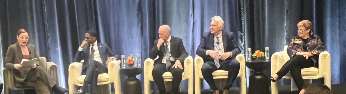 ⁦<a href="/CrainsCleveland/">Crain's Cleveland Business</a>⁩ tonight with ⁦@MayorBibb⁩ ⁦<a href="/chrisronayne/">Chris Ronayne</a>⁩ and many other public officials talking about the critical issues we are facing and how we can partner together to drive change.  Proud to be a part of discussion ⁦<a href="/BankofAmerica/">Bank of America</a>⁩