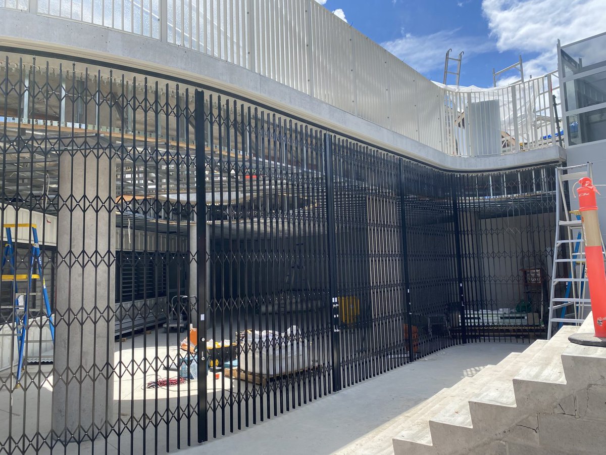 IN2AP's tweet image. Curved Retractable Security Screens to Lock Off Public Buildings ==&amp;gt; ow.ly/UGGj50MAJcU