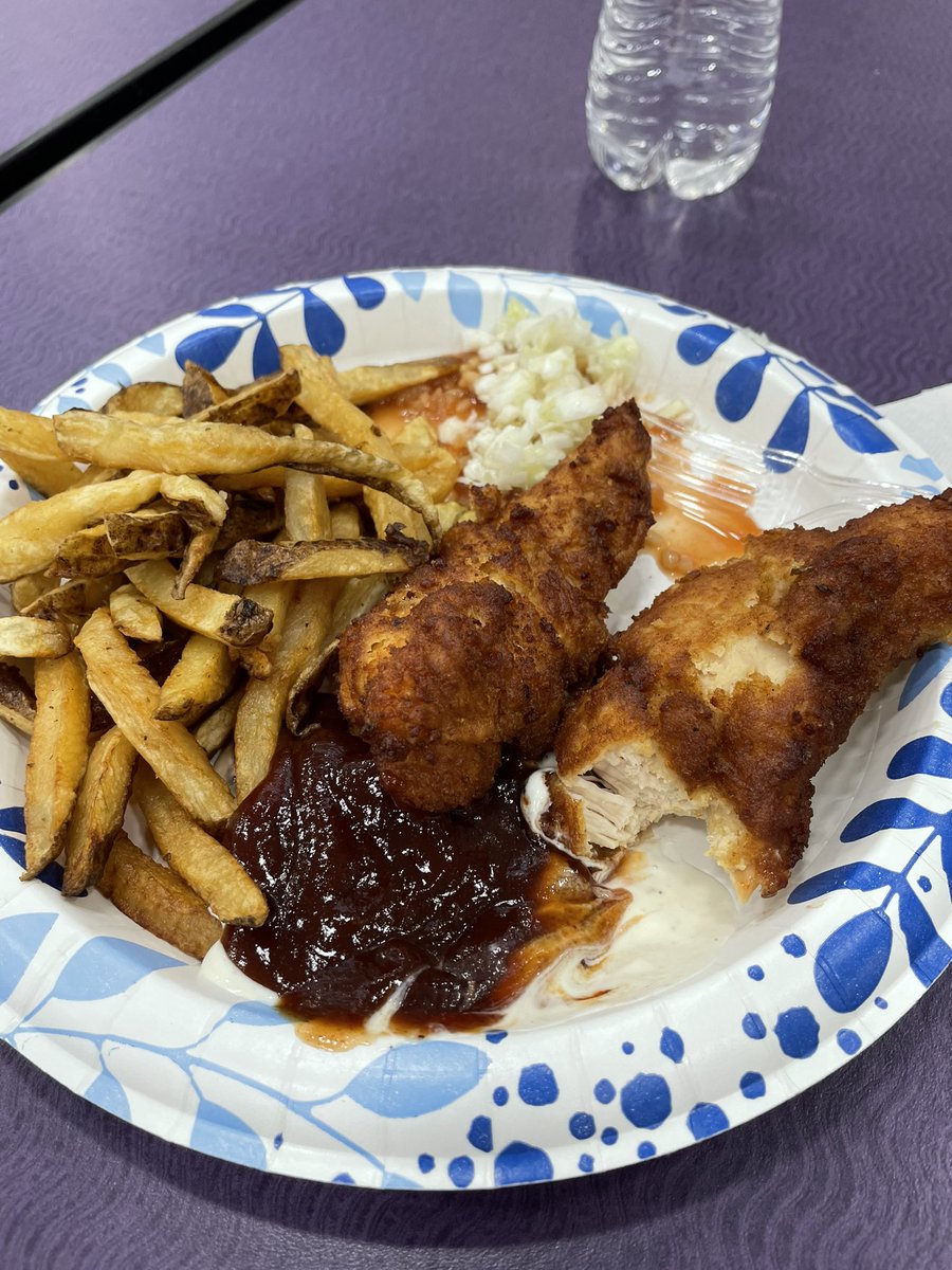 Special thank you to <a href="/whousechicken/">White House Chicken</a>  for sponsoring the team meal tonight. Our 3 seniors really enjoyed it! 🍗🍗