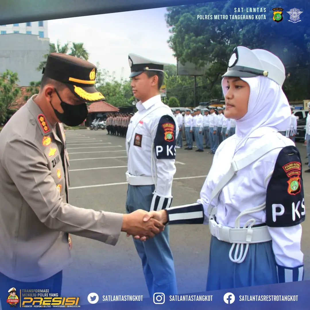 Sebanyak 100 Siswa/i pelajar SMK/SMA dari 20 sekolah di Kota Tangerang secara resmi dilantik Kapolres Metro Tangerang Kota Kombes Pol Zain Dwi Nugroho. SH, SIK, M.Si sebagai anggota Patroli Keamanan Sekolah (PKS), Kamis (26/1/23).