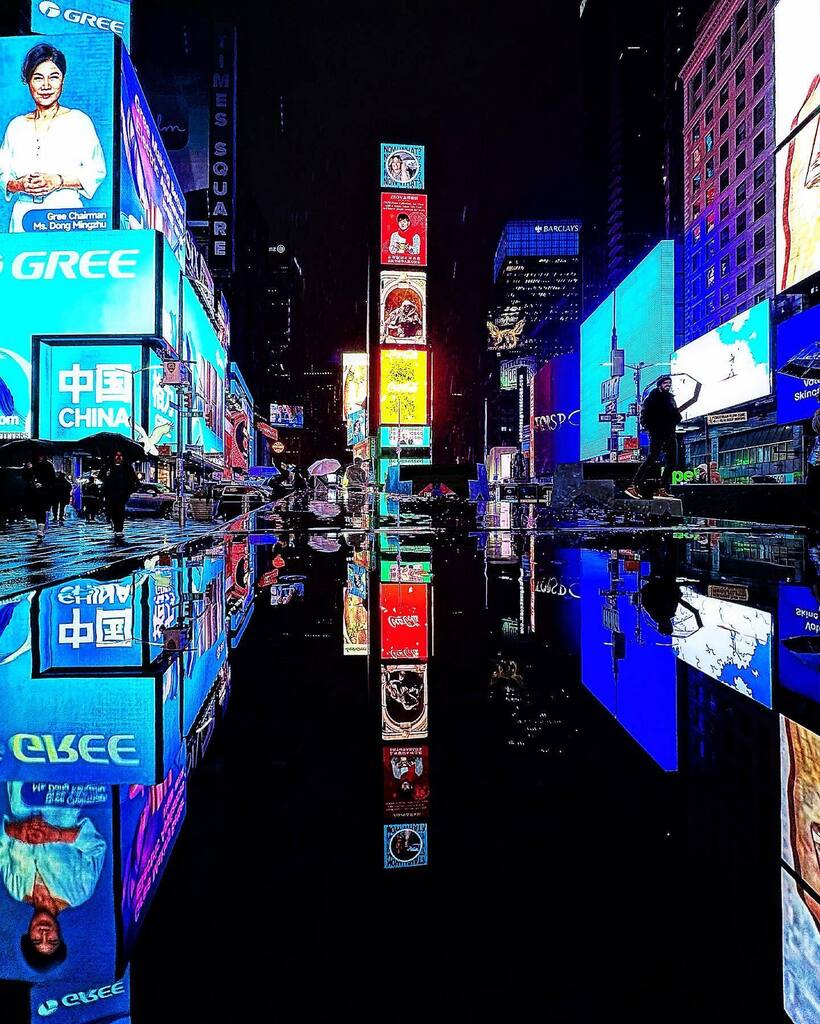 KayneSimons's tweet photo. NYC! 
.
.
.
.
.
#NY #NYC #TimesSquare #USA #Holidays #NewYork #NewYorkCity https://t.co/Pco6BoP01Y https://t.co/yxvUvpJ4rv