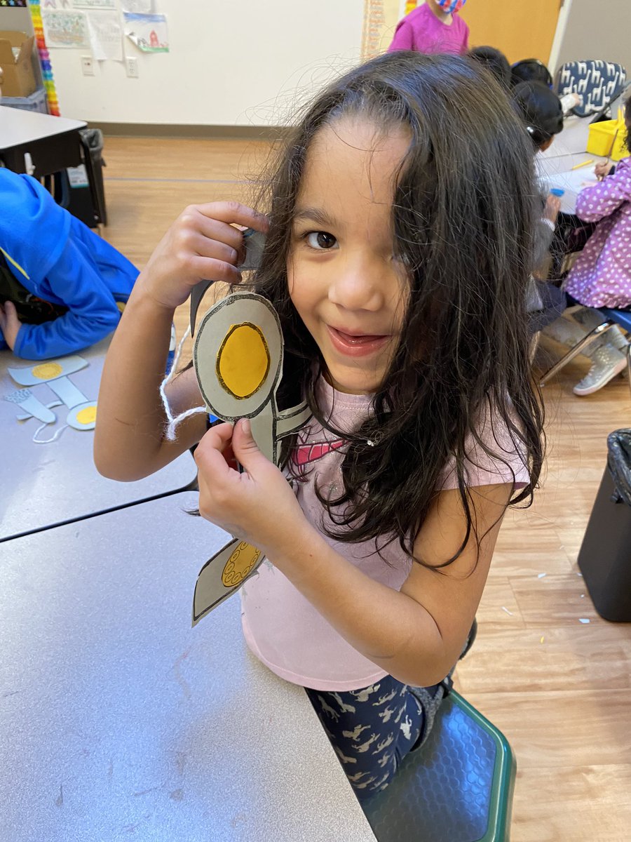 CastilloKinders's tweet photo. Today we made some phones from “long ago”🕰 We had so much fun pretending to call our friends!😊 #ncsstar https://t.co/DeEadi84Hg