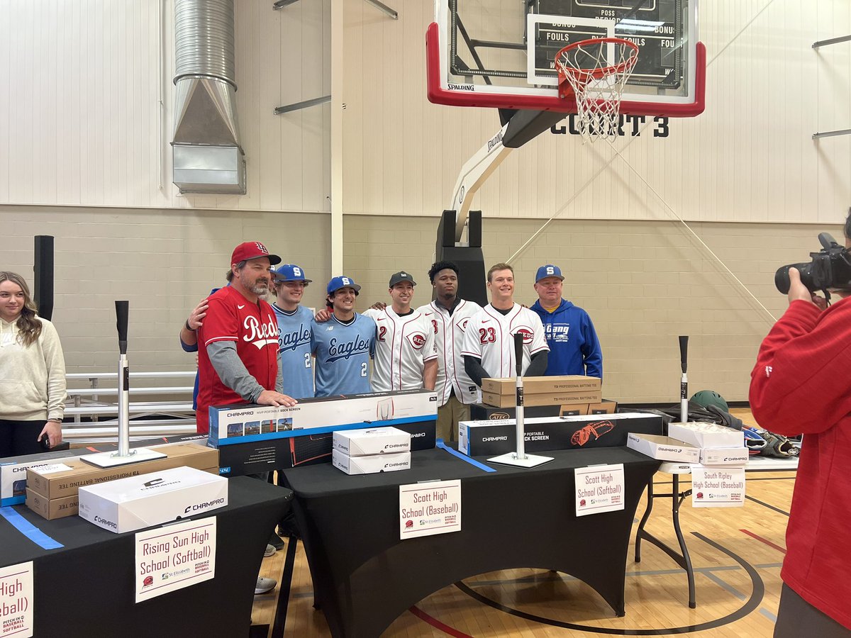 its_meredith_p's tweet image. This was the 7th year of @pifbs’ partnership with the @RedsCommunity  and St. Elizabeth’s Healthcare supporting schools and leagues in Northern KY and Indiana. Over the years, we have donated more than $330k in equipment and helped 10,000 kids. #helpkidsplayball