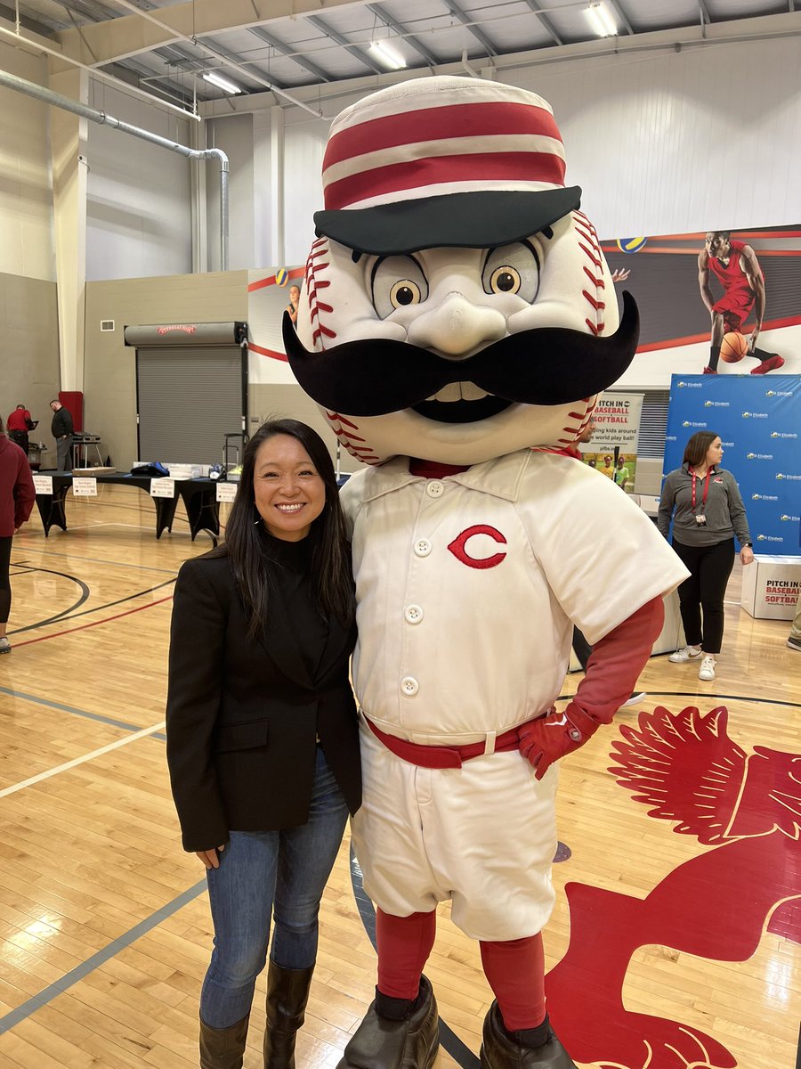 its_meredith_p's tweet image. This was the 7th year of @pifbs’ partnership with the @RedsCommunity  and St. Elizabeth’s Healthcare supporting schools and leagues in Northern KY and Indiana. Over the years, we have donated more than $330k in equipment and helped 10,000 kids. #helpkidsplayball