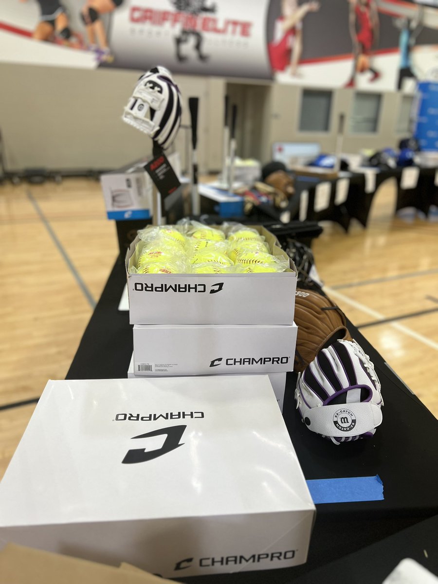 its_meredith_p's tweet image. This was the 7th year of @pifbs’ partnership with the @RedsCommunity  and St. Elizabeth’s Healthcare supporting schools and leagues in Northern KY and Indiana. Over the years, we have donated more than $330k in equipment and helped 10,000 kids. #helpkidsplayball