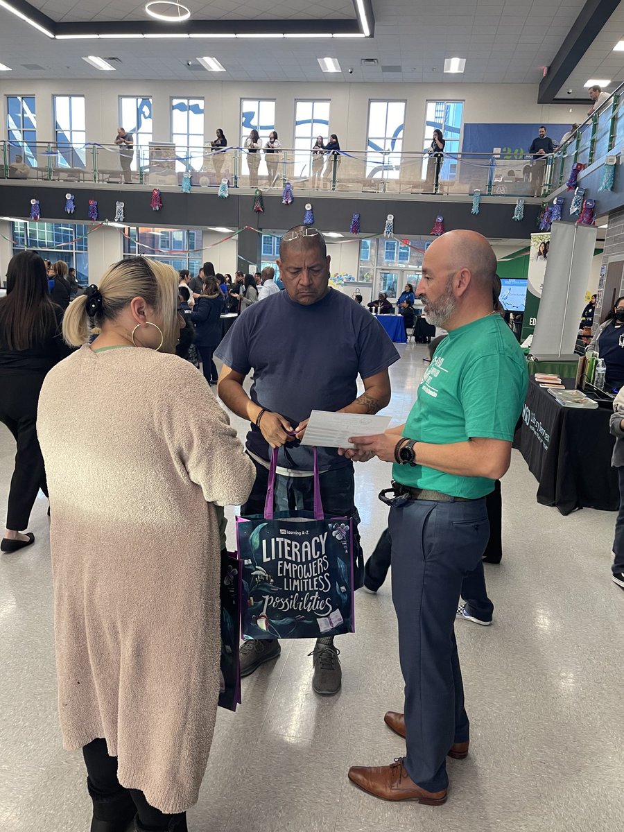⁦@HISD_Wraparound⁩ supporting HISD Multilingual “Launch Your Dream” event.⁦<a href="/Dra_CastilloC/">Candice Castillo, Ed.D.</a>⁩