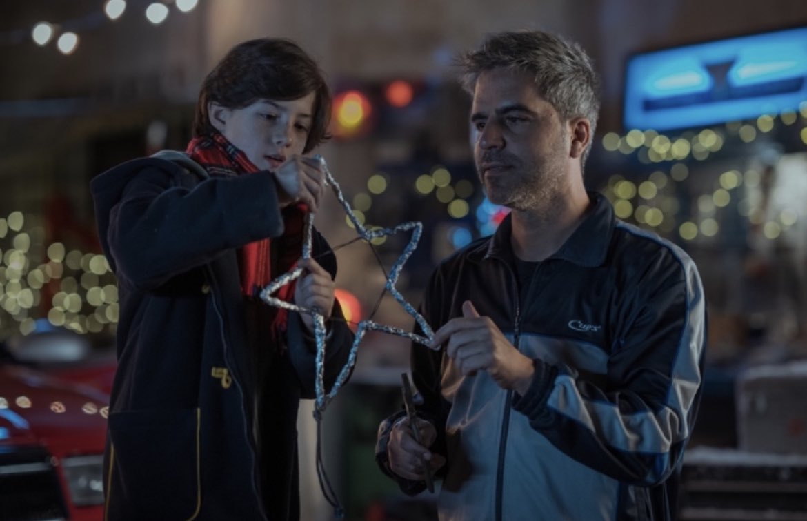 🙌 Felices de compartir con ustedes el mejor regalo de todos 🎁: ✨ las primeras imágenes de #LaNavidadEnSusManos una co-producción de #BTFMedia y @bowfingerpictures