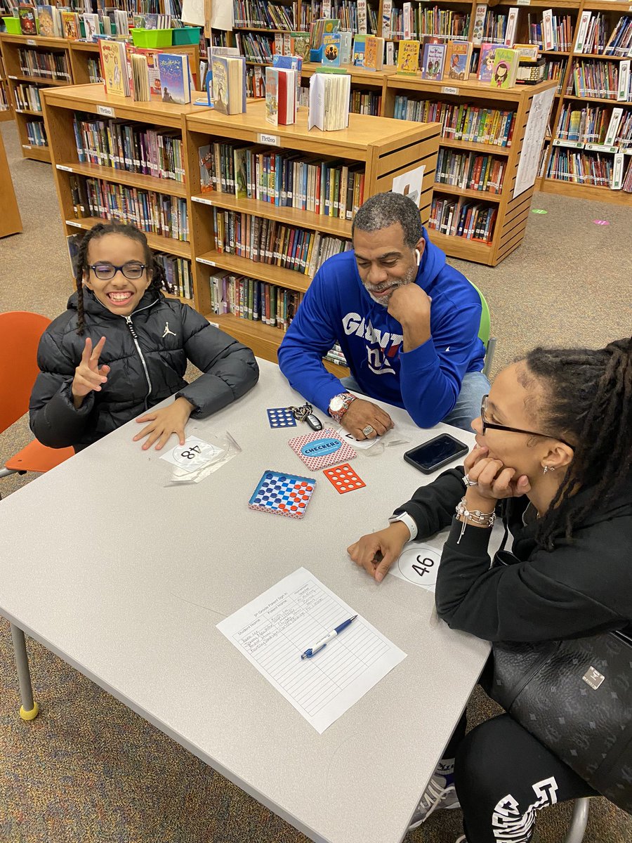 SimkinsSharks's tweet photo. It was all fun and games at our 5th grade parent night! Parents were able to engage with our fabulous 5th grade team, ask questions about curriculum and testing, AND take some time to play games! #FINtastic @GCSchoolsNC @Super_GCS @DrAngelaDraper 🦈 https://t.co/XhynfWAsYt