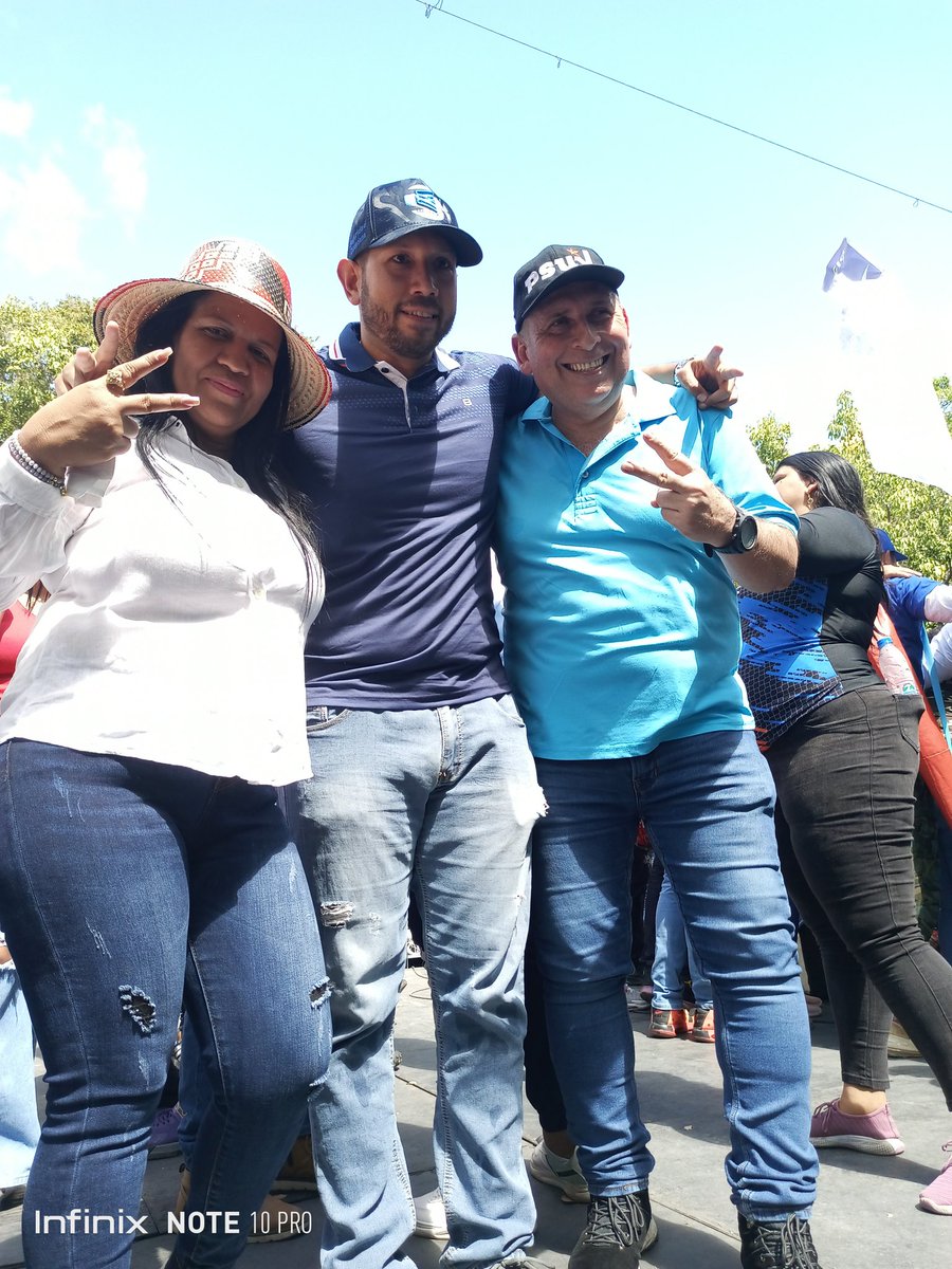 Cdjppazcastillo's tweet photo. #Hoy el Pueblo del municipio Paz Castillo dijo " No Más al #BloqueoCriminal. La Coordinadora de la Casa de Justicia y Paz, Yarima Bandez y todo su equipo se unió al alcalde de la jurisdicción, @VictorJ_PSUV para respaldar al presidente @NicolasMaduro @Galindez_vzla @dcabellor https://t.co/YnkABSIUtB