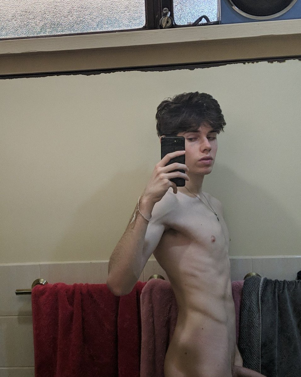 pedrorichardtss's tweet photo. magro demais https://t.co/kIKef8Kbzm