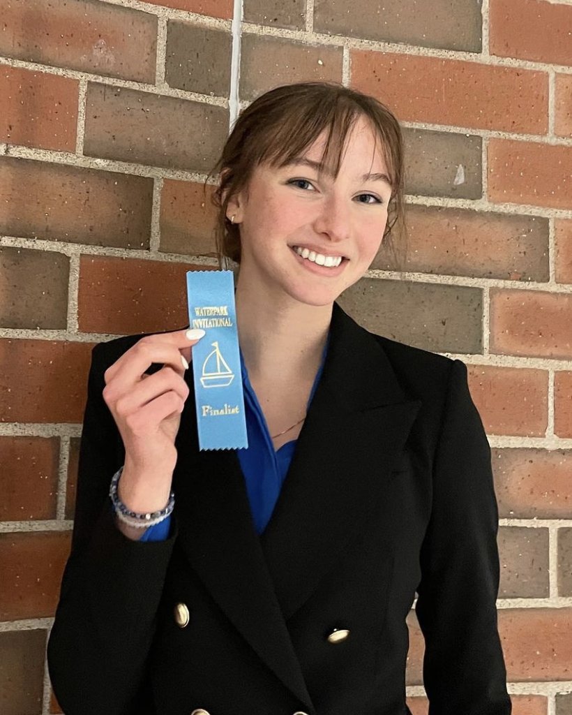 DenfeldSpeech's tweet photo. Congratulations to Coach Jill Lofald for winning the “Marie Kreft Heart of Gold Award, A True Friend of Speech” at the WaterPark invitational in Stillwater today!

AND also a big congrats to our senior captain Madi Watts for placing 9th In Drama! 
#hunterpride https://t.co/1dUnykGrV0