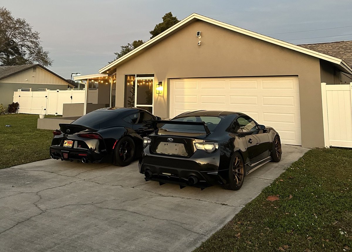 jvcobjewell's tweet photo. I guess the neighbors think I’m sellin dope https://t.co/j4AsfH9QOp
