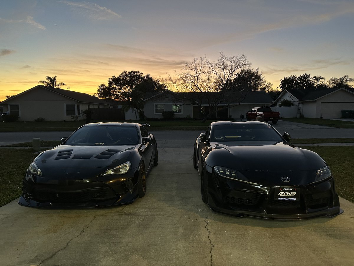jvcobjewell's tweet photo. I guess the neighbors think I’m sellin dope https://t.co/j4AsfH9QOp