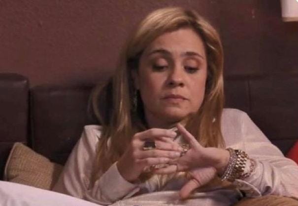 monaacida's tweet photo. "Se continuar assim vai ficar sozinha"
Nossa, tô super preocupada... https://t.co/3DdaLi2bLK