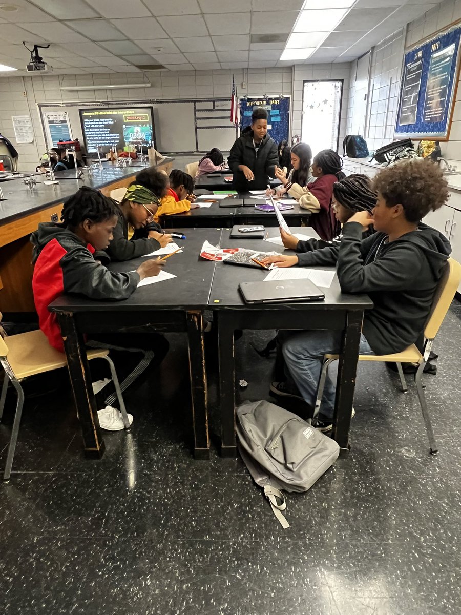 caldeiteach's tweet photo. In our QECR Lab this week my students used their knowledge of potential and kinetic energy to determine which 🐷 destroyed the wolf’s house with a boulder! #gosmscats  @HumbleISD_SMS https://t.co/YzQmaQlM6E