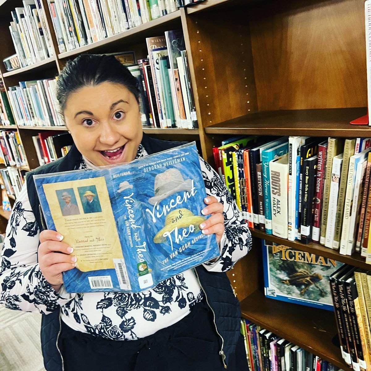 KJSHLibrary's tweet image. Books are flying off the shelves as competitors prep for #40bookchallenge 2023!