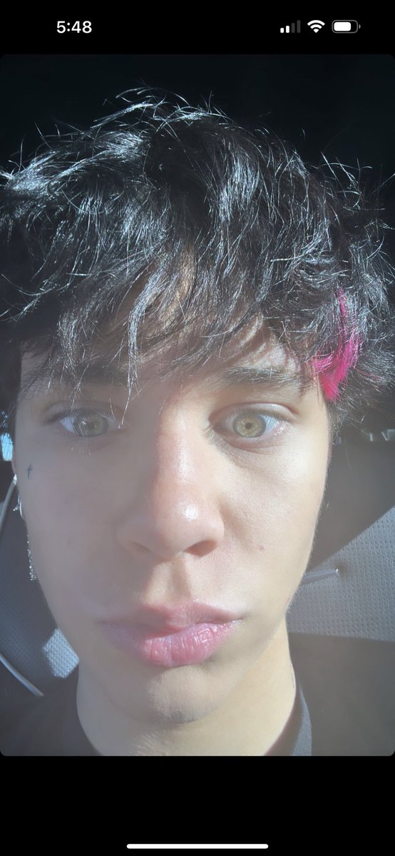 charlisdreamer's tweet photo. MATCHING HAIR OMG I CAN’T I need to see full pics now 🥲💕 @charlidamelio https://t.co/7qRklL9fki