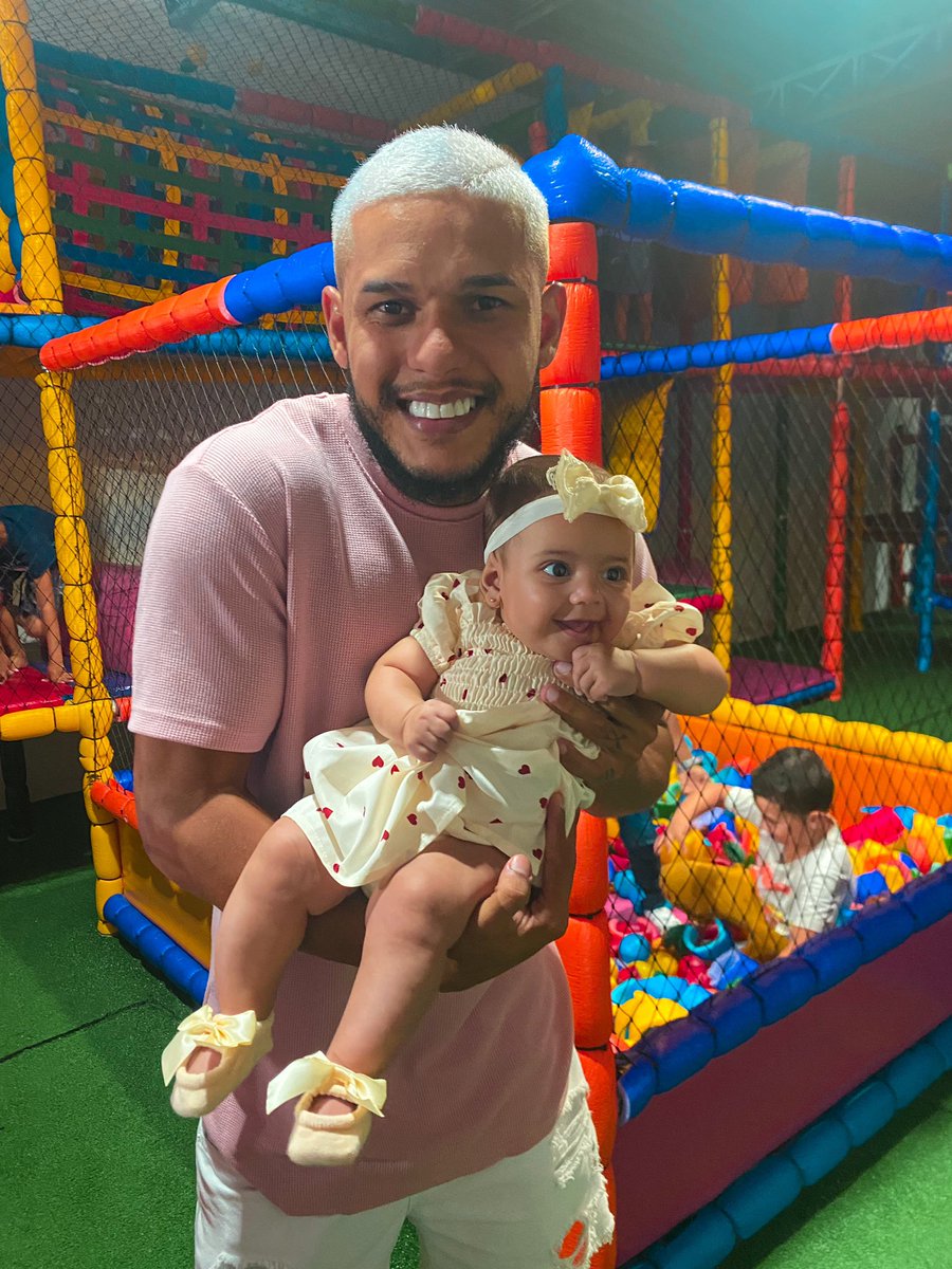 bala_nico's tweet photo. Me sinto a pessoa mais sortuda do mundo todos os dias! 🎀❤️🥰🍀 https://t.co/G7AKTGbNTV