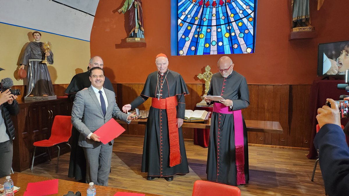 jzarzap's tweet photo. Muy enriquecedora la reunión con el cardenal! @ArzobispoAguiar gracias por el reconocimiento! @Javier_Alatorre @alex_gou @osoriojua @smartsscreens @lsuarezs @PadreJosedeJes @MartinezGeno @MarioArvizu https://t.co/CWsZFGtBxI