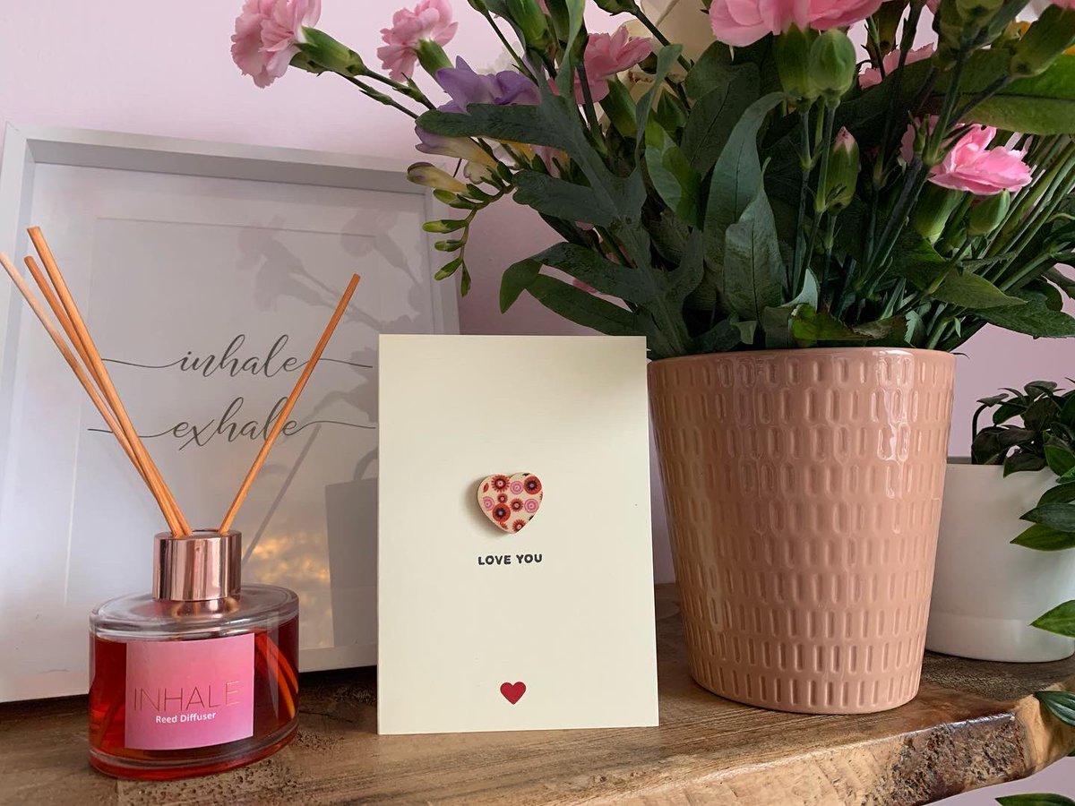 Hi All, happy Thursday 🫶🏼 this is my first #womaninbizhour, so hello, I’m Amiee. Nice to meet you all. I make handmade cards. What do you all do? #CinnamonSpicedCards